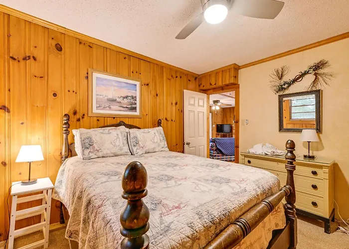 Private Dock & Beach! Lake Norman Cottage Hideaway