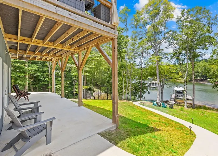 Luxury Lakefront Home, Games, Kayaks, 2 King Beds